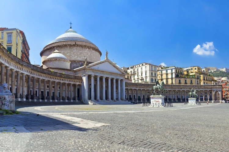 piazza plebiscito napoli
